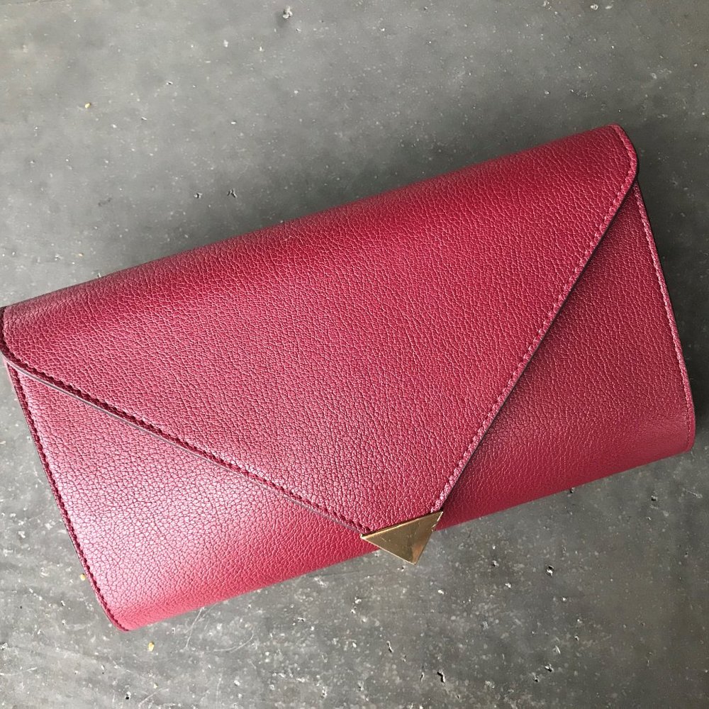 Marron CHARMING CHARLIE Pebble Embossed Clutch